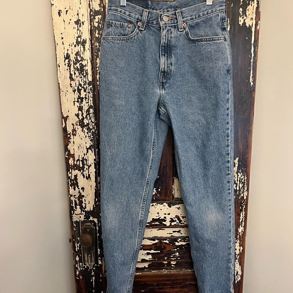 Vintage Levis 512 Women's Jeans High Rise Slim Fit tapered Leg Mom/ BF jeans.